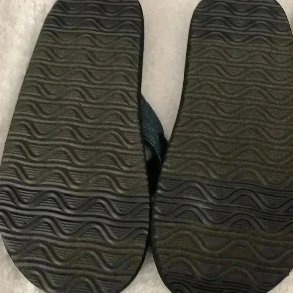 🆕Children’s Place Boy Sandel’s Black 3-4🆕 - Picture 2 of 5